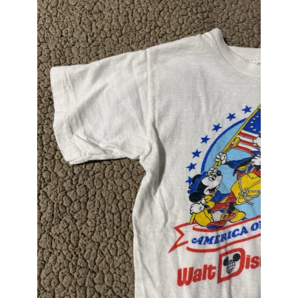 Vintage Walt Disney World America on Parade Rare 1976 Shirt Size 12.  Small Hole